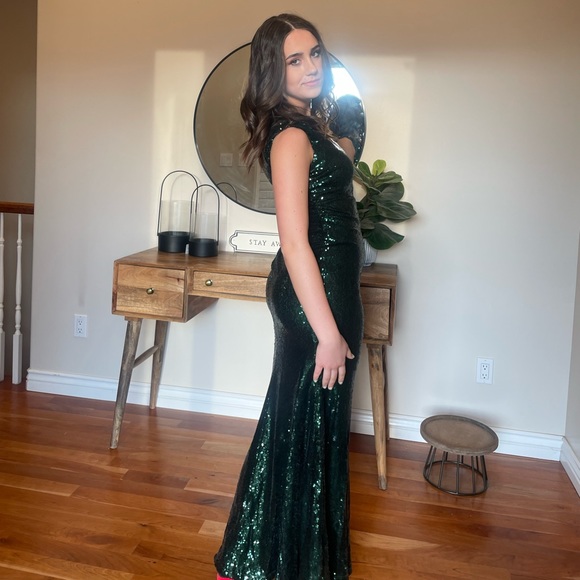 GREEN SEQUENCE FORMAL DRESS - Picture 2 of 6